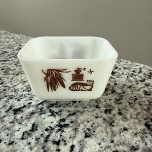 Vintage Early American Pyrex Refrigerator Dish